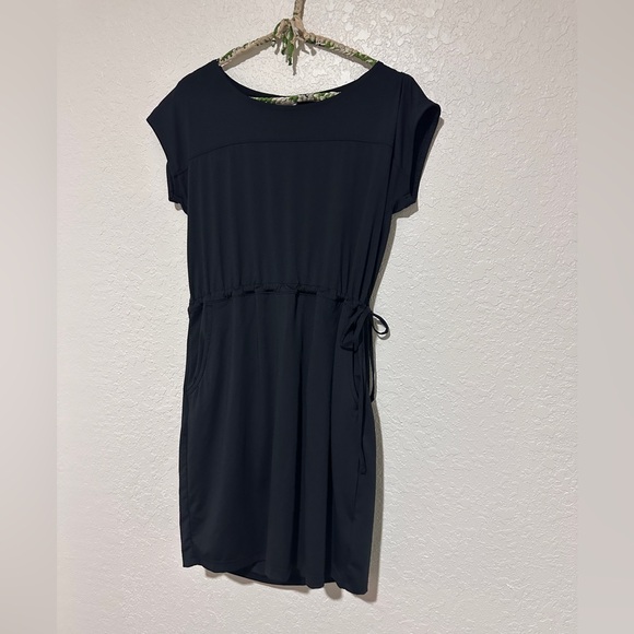 Columbia Wear Everywhere athletic performance dress. Tie cinch with pockets. Sm - Picture 1 of 5